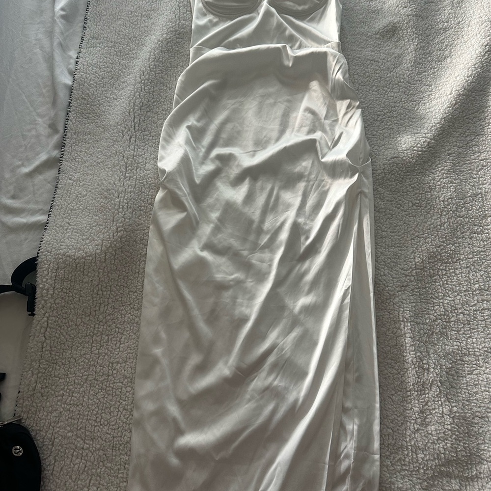 Chic Strapless White Dress